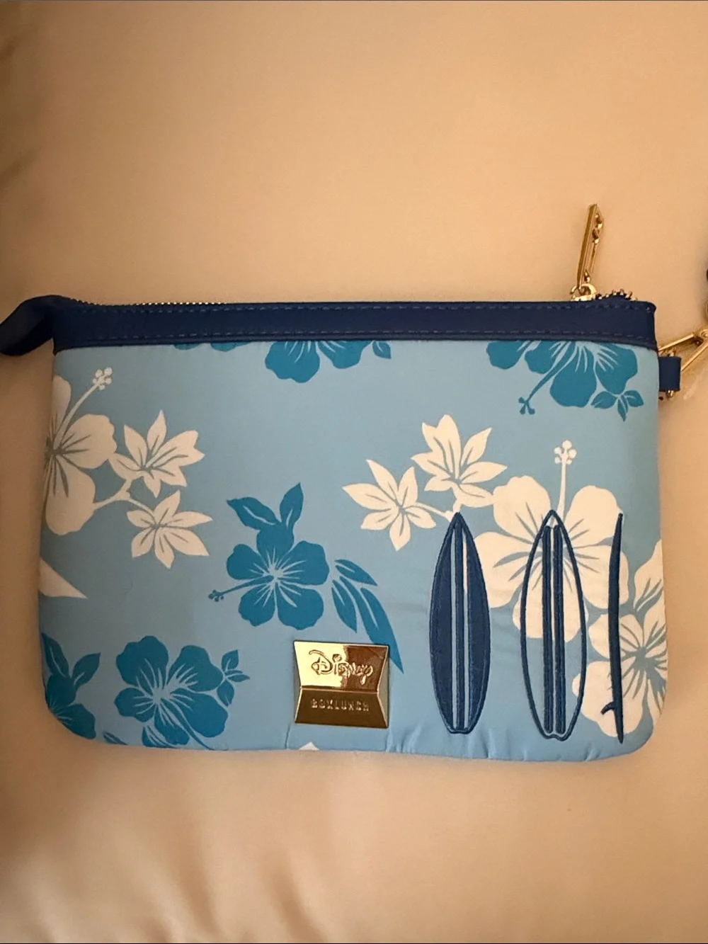 Disney Box lunch Exclusive Ohana Lilo & Stitch Hibiscus Wristlet Removable Strap